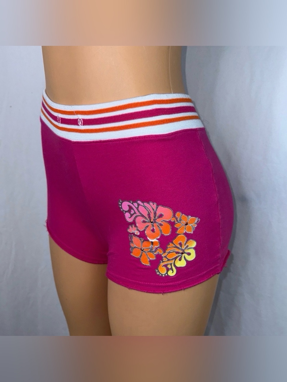 Hot pink floral print High-Waist Stretch Shorts